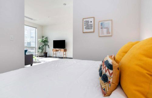 1BR City Loft With Modern Glass Views - Foto 12