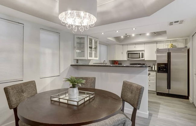 Executive 2 Bdrm Condo in the Heart of Biltmore! - Foto 21