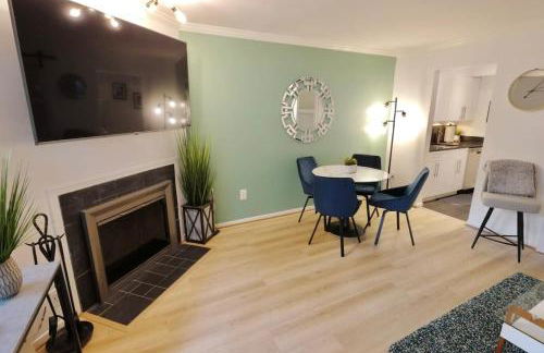 Four Reasons- Location Food Night Life Comfort - Foto 6