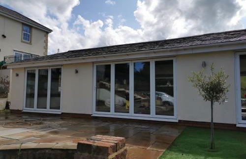 Couples Country Escape includes Private Indoor Pool and Hot tub in North Wales - Foto 9