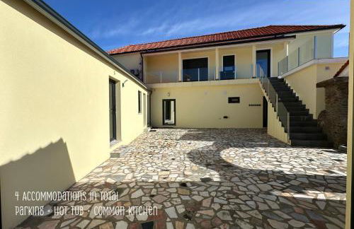 Arada Property - 4 Houses in 1 Private Property, Free Parking and Hot Tub - Foto 29
