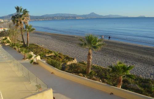 Maravilloso Apartamento AMANECER CABO a pie de playa y mar en CHALET ROQUETES - Foto 14