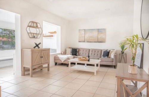 Coral Gables Home with POOL Near Airport. King beds - Foto 17