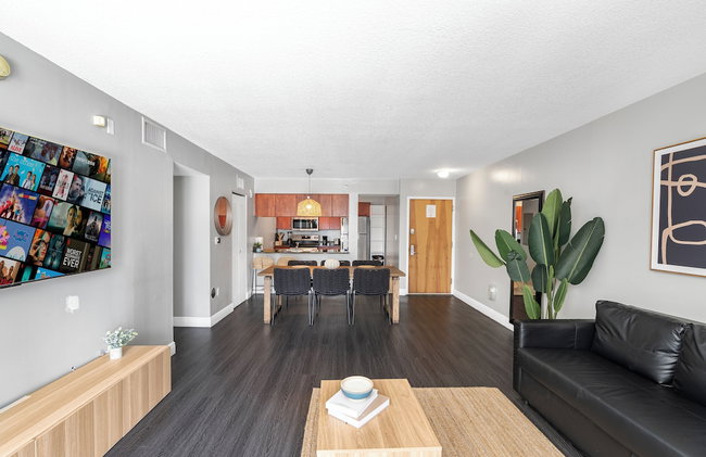 Luxurious 3BR Condo with Pool in Brickell - Photo 129