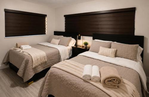 Modern Miami Home l Sleeps 12 l Free Parking - Photo 40