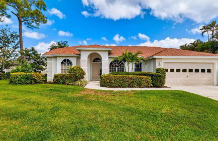 Private Pool Pond Views Bonus Lounge in Gated Naples Community Drive to Dining Sand - Foto 9