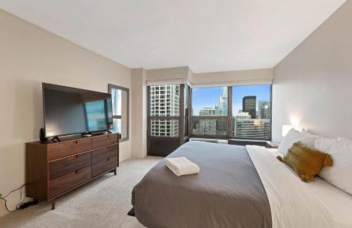 2bd River North Condo with Million Dollar Views! condo - Photo 6