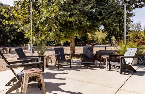 Mid Century Modern Family Home On 25 Acres! - Foto 44