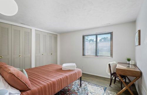 Central Location - 2 living spaces & covered patio! - Foto 19