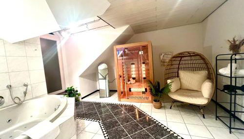 flair Apartment Stadtoase Fulda I private Sauna & Whirlpool I Balkon I 2x Parken I Kaffee I Highspeed WLAN I Disney plus - Foto 3