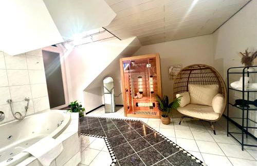 flair Apartment Stadtoase Fulda I private Sauna & Whirlpool I Balkon I 2x Parken I Kaffee I Highspeed WLAN I Disney plus - Foto 3