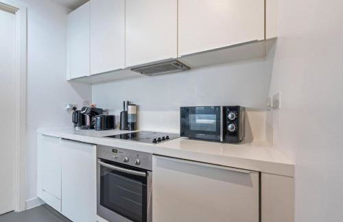High-Rise Luxury 2-Beds and 2-Baths - Central - Relocation, and Family Friendly - Foto 2