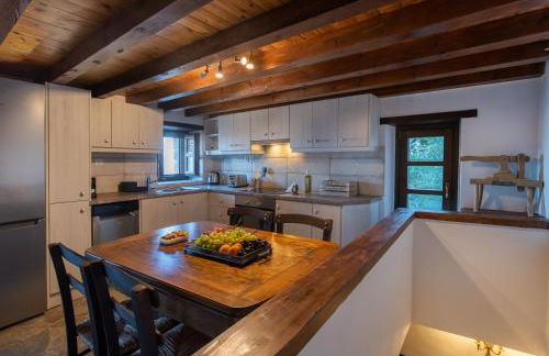 Myrsini's Castle House - Comfortable Residence with Large Balcony & Sea View - Photo 13