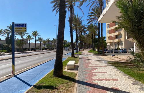 La Manga km 0, pisos estudios - planta baja - 100m de la playa - studio flats - ground floor - 100m from the beach, cada con bicis & tabla SUP, piscina & pádel & tenis & más - each with bikes & SUP board, pool & paddle & tennis & more - Foto 62