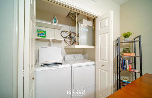 Color Pop by the Pool! - Foto 17