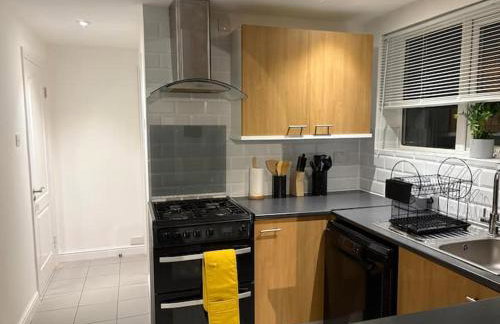 Modern & Spacious 3BR House Bracknell - Berkshire - Photo 62