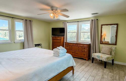 Spacious house- Deep Water Dock Pool Golf Cart Rental available - Foto 42