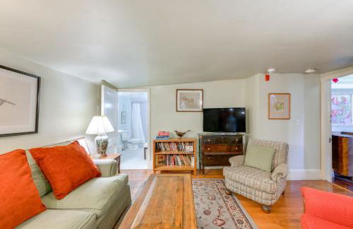 Ornate Victorian Home with Courtyard and Fire Pit! - Foto 31