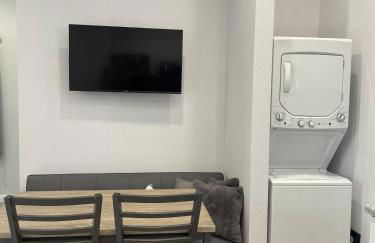 Modern 1-bedroom Studio with Kitchen and Laundry - Foto 6