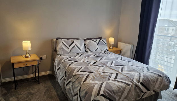 Stylish 2-bed Apartment - Sleeps 4, Parking & Wifi - Foto 5, Habitación