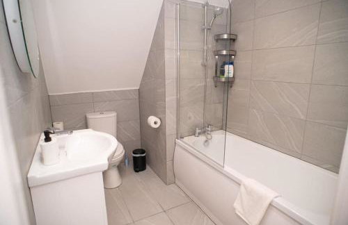 Rosey Lodge -1Bedroom Cousy Flat - Parking, Netflix, WIFI - Close to Blenheim Palace & Oxford - F5 - Photo 3