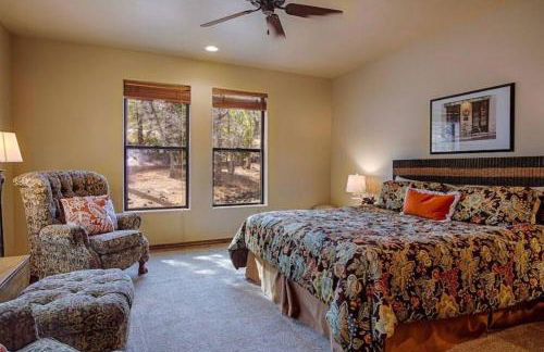 Torreon Family Cabin, Large Decks & Open Floorplan - Photo 4