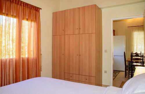 Dual House In Methydrio - Photo 25