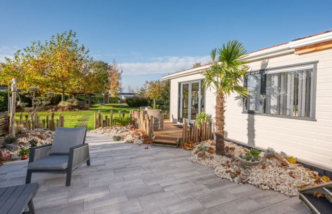 Chalet in Goedereede Near North Sea Beach - Photo 25