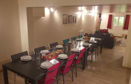 Lovely Modern 6-Bed Retreat Near 3 Swimming Lakes, Perfect for Families - Foto 17