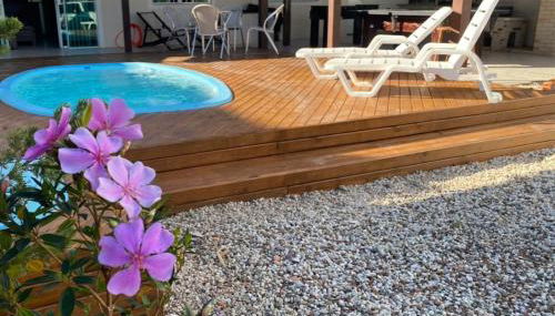 Piscina e Sinuca CASA Beto Carrero 500m do Parque 1 suite e 2 quartos 3bwc a 300m da Praia churrasqueira e estacionamento privado - Foto 5, Garden, sunbed