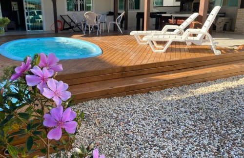 Piscina e Sinuca CASA Beto Carrero 500m do Parque 1 suite e 2 quartos 3bwc a 300m da Praia churrasqueira e estacionamento privado - Foto 5