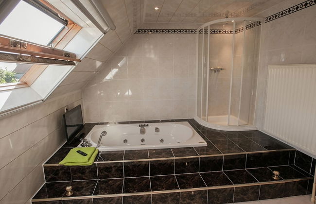 Classy Holiday Home in Aartrijke With Private Swimming Pool - Foto 18