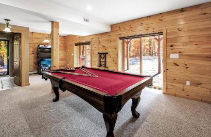 Massive Log Chalet with Hot Tub - Foto 36