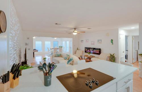 Alligator Point Beachfront Home with Private Hot Tub - Foto 8