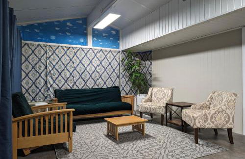 Modern Luxe Family & Groups Friendly Bungalow with Patio & Workspace - Foto 40