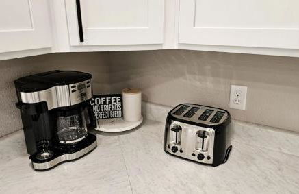 Newly remodeled waterfront home - Photo 21