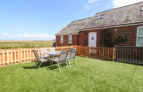 Oak Cottage - Photo 1