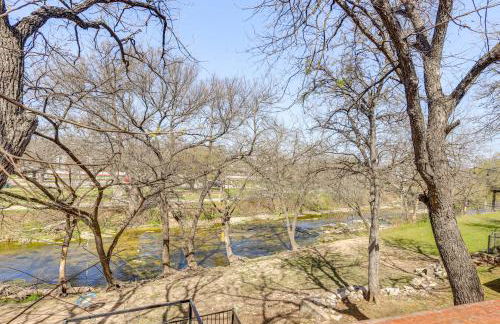 Creekside Cottage with Deck and Hot Tub in Belton - Foto 26