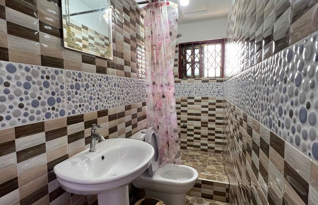 Charming 4-bed House in Kokrobite - Photo 12