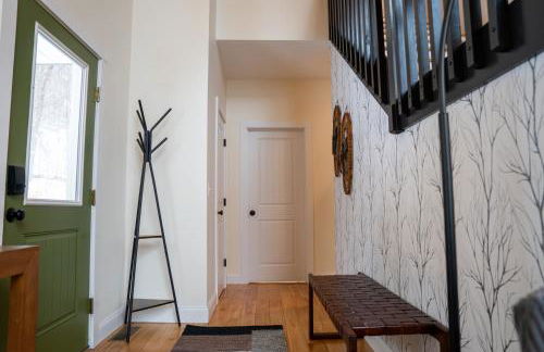 '"Luxury Mountain Getaway'" Sauna, Hot Tub, Massage Chair, Pool Table - Photo 56