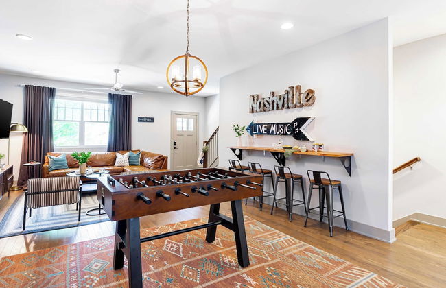Waverly by Avantstay Nashville-inspired Townhome w/ Luxury Kitchen, Pool Table - Foto 27