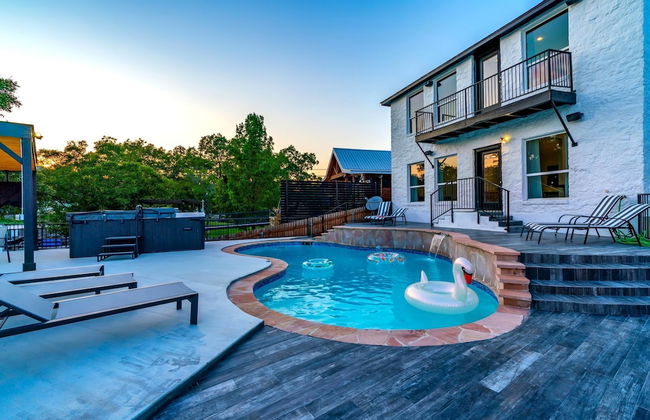 Lakefront Home w/ Pool, Spa, & Game Room! - Foto 7