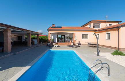 Beautiful Villa Sveta Anna with jacuzzi in Tinjan - Foto 2