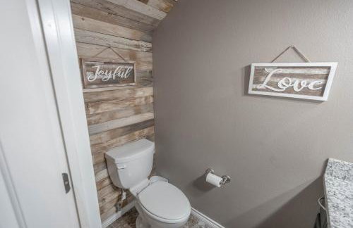 Sunset Retreat, Clean Modern 3BR, Garage, Near 191 - Foto 37