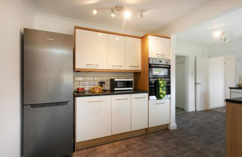 Cosy 4-BDR Family-Friendly House in North Hykeham, with High Speed Free WiFi, Secure Parking, Sleeps Up to 7, Long-Term Stays Allowed! - Foto 9