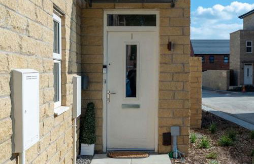 Large 4BR House Leeds, Contractor Friendly - Photo 32