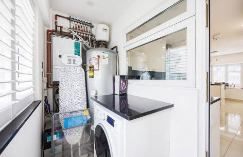 5 Bedroom House , Free Parking , Pool Table , Arcade Machine , Garden , Sleeps 9 , Offers , Ideal For Contractors , Families , Long Term Stays - Foto 58