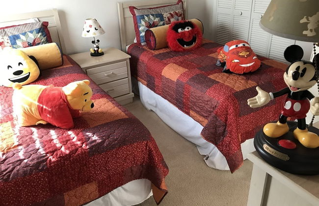 3 Bedroom Home With Private Screened Pool With Rock Waterfall Feature and Gameroom by Florida Dream Homes - Foto 2