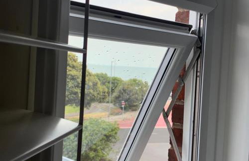 By-the-Beach, Sea view 2 bedroom Loft Studio Apartment & Free Parking - Foto 14