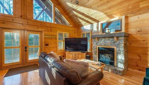 Fully Stocked Cabin Retreat w/ Game Room & Pond! - Foto 3